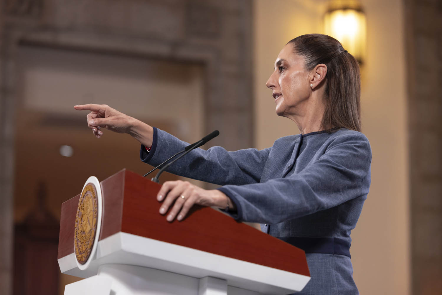 Falso que alenté protestas violentas revira Sheinbaum a Kristy Noem