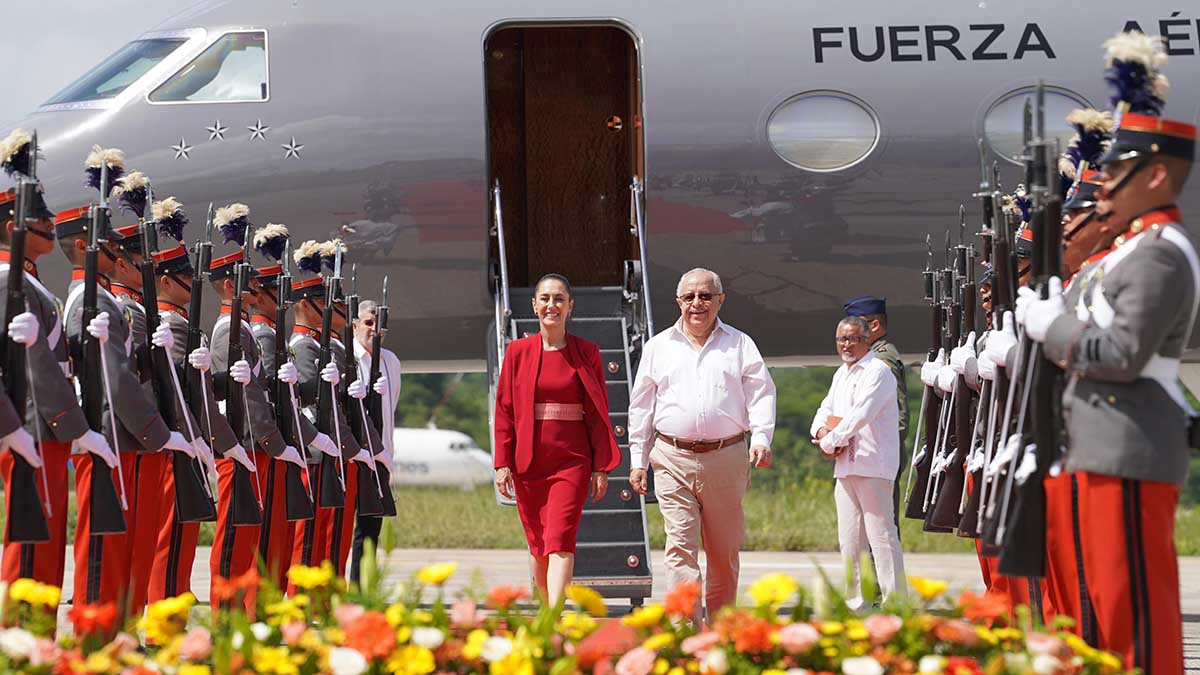 Arriba Sheinbaum a Guatemala para sostener reunión bilateral con Arévalo