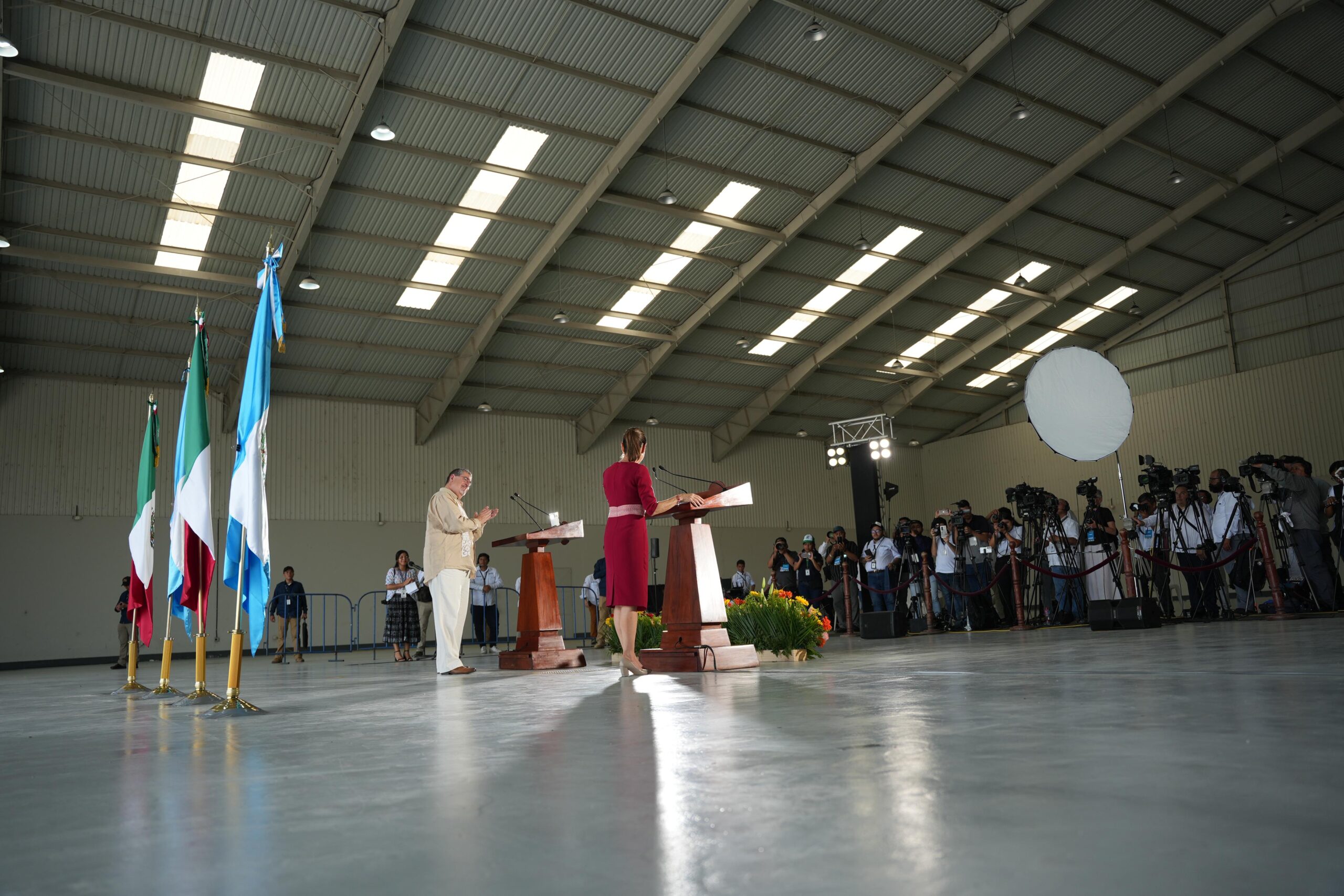 Sheinbaum y Arévalo acuerdan protocolo de repatriación, fortalecer seguridad binacional y ampliación del Tren Maya a Guatemala y Belice