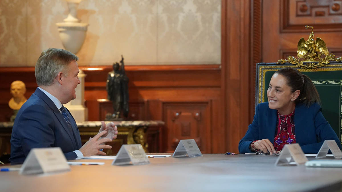 Sheinbaum dialoga con presidente de Scotiabank sus planes de crecimiento en México