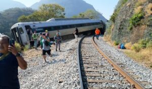 Tren Interocéanico se descarrila con 250 pasajeros
