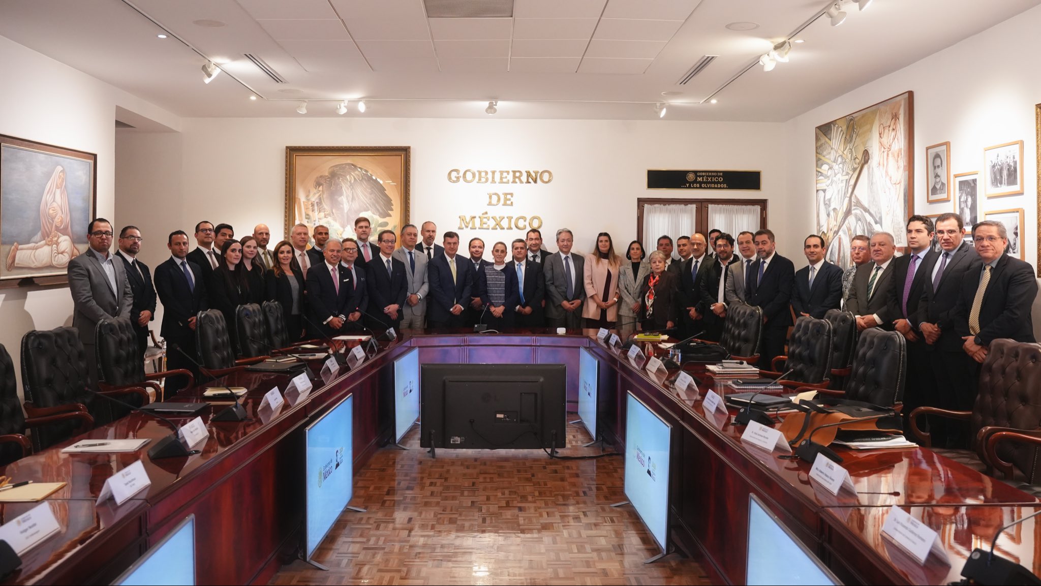 Industria automotriz pide a Sheinbaum mantener comercio con otros países, revela