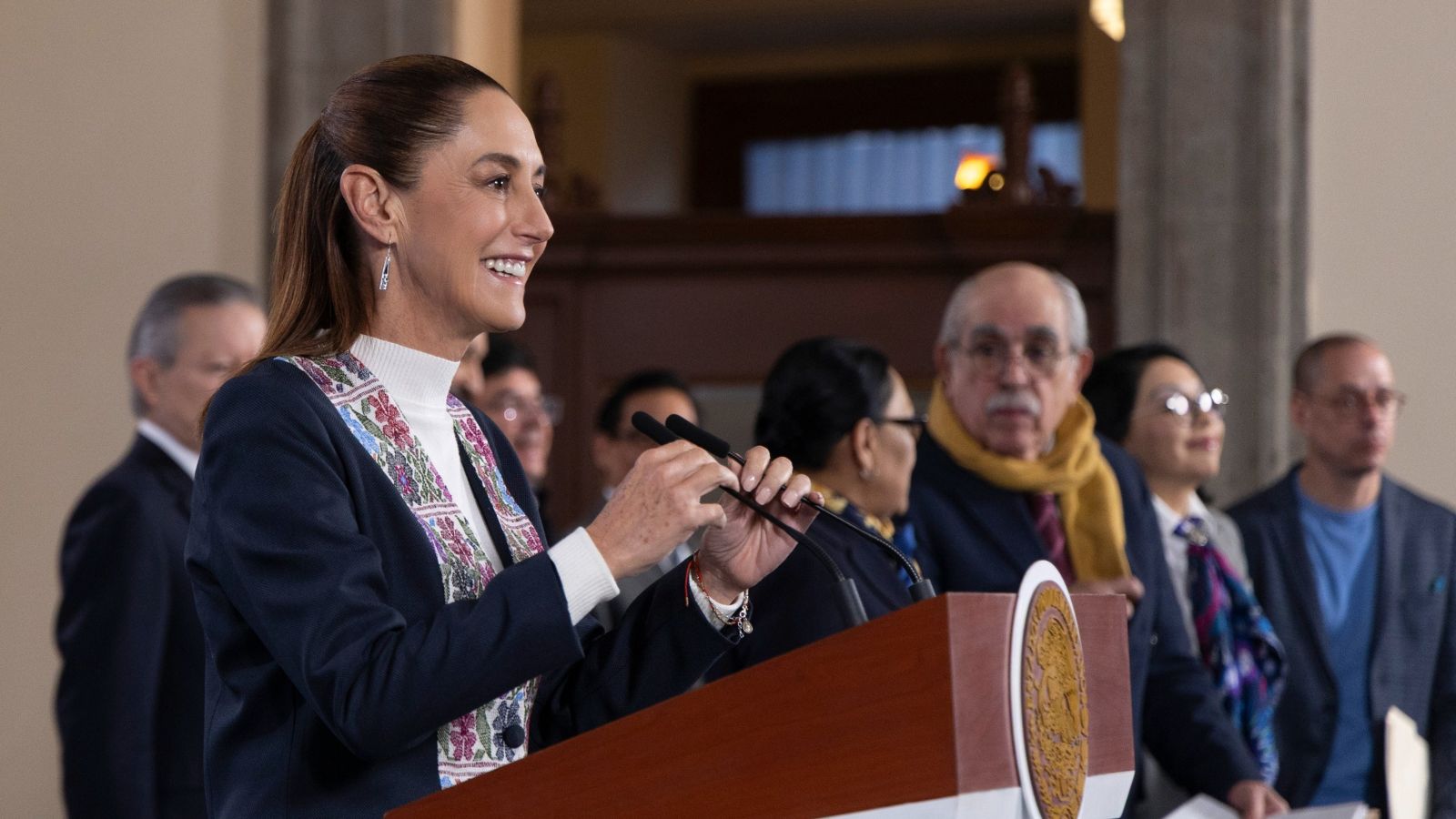Sheinbaum presenta reforma electoral: Recorte al INE, sin pluris y con recorte a partidos