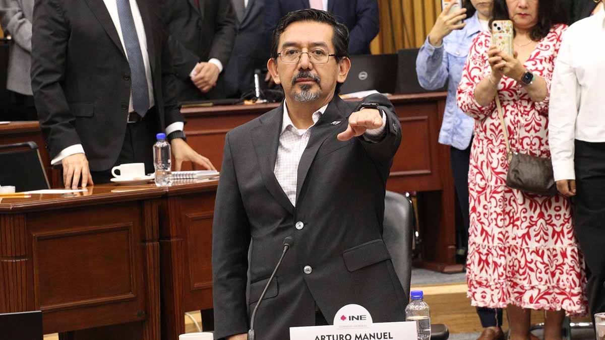 No hay nada que reclamar a Arturo Chávez, defiende Sheinbaum a consejero del INE