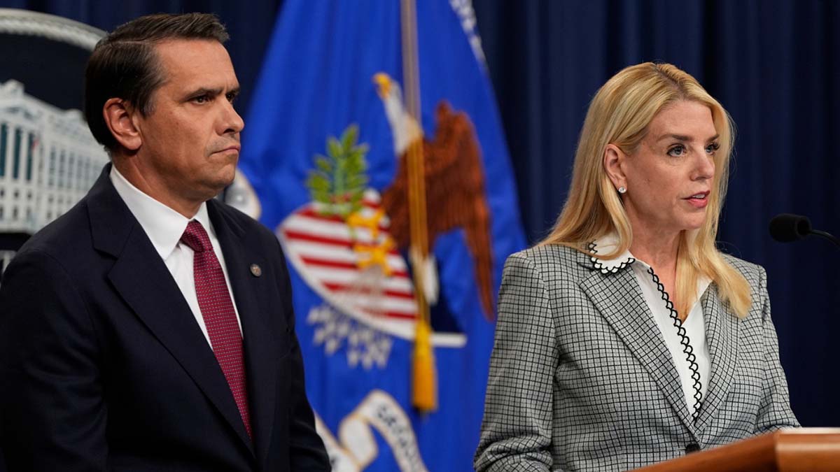 Trump despide a Pam Bondi de la Fiscalía de EU; Todd Blanche asumirá el cargo