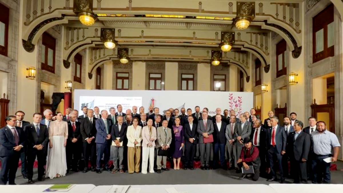 Sheinbaum y empresarios renuevan el PACIC, acuerdan mantener canasta básica en $910