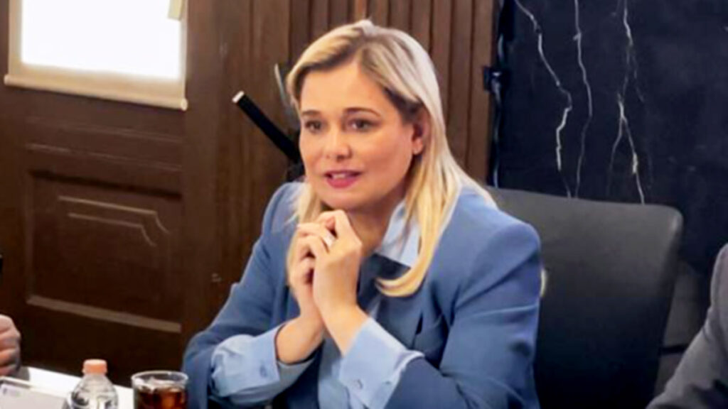 Maru Campos se victimiza y acusa trato desigual con Rocha