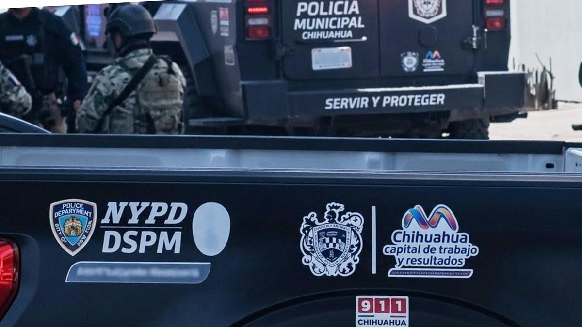 Exhiben uso de logotipo de policía de NY en patrullas de Chihuahua; Sheinbaum lo critica