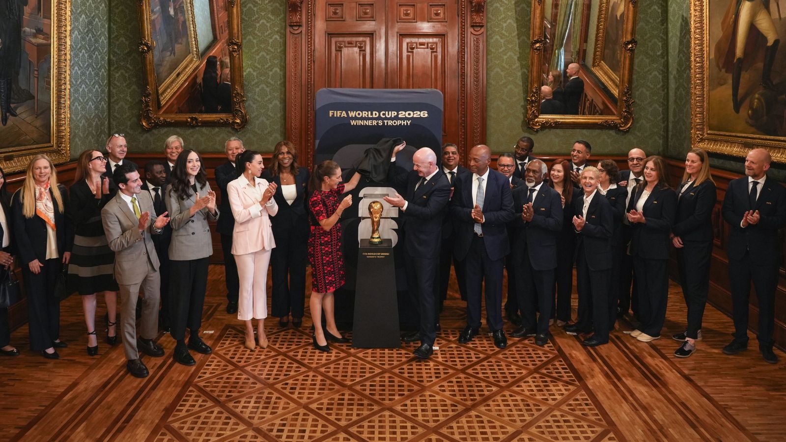 Sheinbaum se reúne con Infantino a un día de la inauguración del Mundial