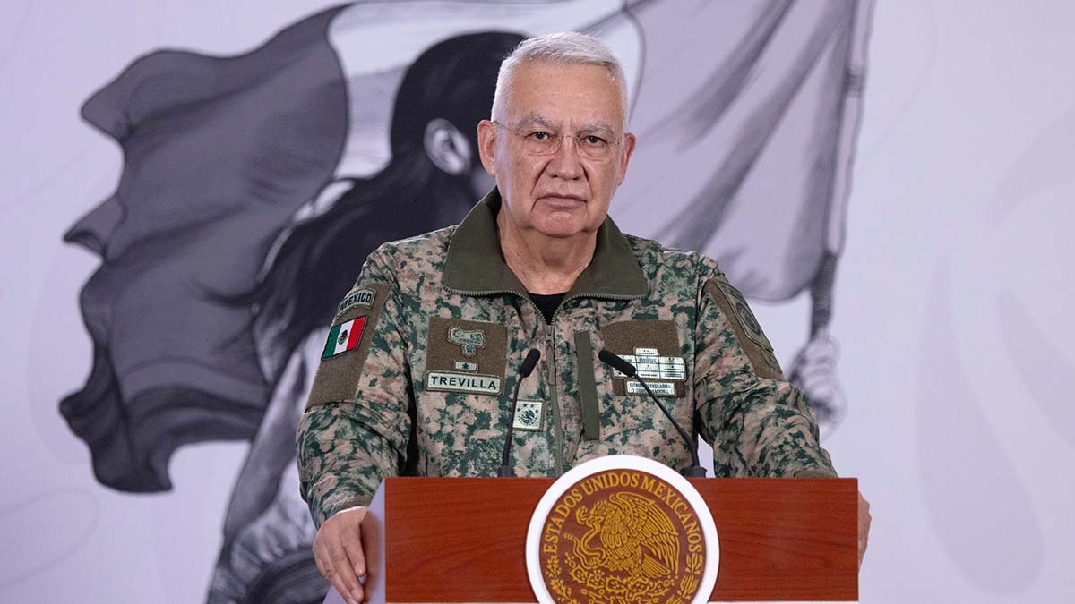 Prohibido e ilegal, uso de uniformes e insignias oficiales en escuelas militarizadas: Sedena
