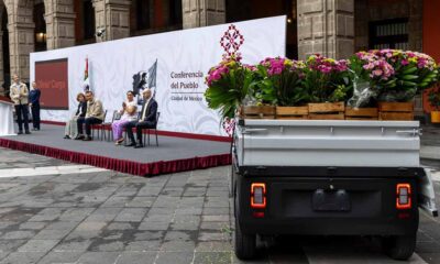 Sheinbaum presenta auto Olinia de carga; estará listo a finales de 2027