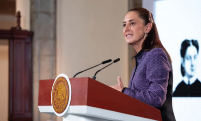 La presidenta Claudia Sheinbaum Pardo celebró la aprobación de la ley de nacionalidad única para ser presidente de la Republica o gobernadores, porque subrayó que el jefe el Ejecutivo debe tener una sola patria, pero cuestionó a los partidos que votaron en contra porque aseguró que entonces están de acuerdo en que se obedezca a dos banderas.