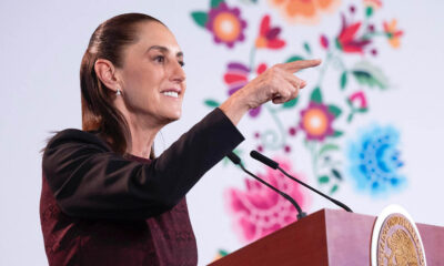 Luego de lamentar que se haya dado una ruptura en el entendimiento entre Estados Unidos y Canadá, en medio de las negociaciones del tratado comercial (T-MEC), la presidenta Claudia sheinbaum Pardo recordó que México, además de la discusión trilateral, sostiene diálogo bilateral con el gobierno de Donald Trump para buscar mejores condiciones para el país. En ese sentido, la mandataria federal señaló que no firmará nada que tenga que ver con afectar la soberanía nacional o derive en un daño a la economía. Explicó, una vez más, que el equipo de funcionarios mexicanos que negocian los aranceles y el tratado comercial, que está encabezado por Marcelo Ebrard Casaubón, secretario de Economía, está buscando que se bajen los aranceles al acero, aluminio y al sector automotriz para tener menor afectación a la economía y porque lo considera injusto. Asimismo, dijo que no quiere que haya nuevos aranceles como los que adelantó el presidente Donald Trump que podría agregar a la lista de los ya impuestos. Dijo que estos dos temas son los que está negociando su gobierno con el estadounidense, pero señaló que todo tiene un límite y el límite para México es la soberanía, la cual no es negociable. “Entonces, estamos platicando con ellos. ¿Cuál es nuestro límite, digamos? Pues la soberanía y aquello que consideramos que no debe ser negociable”, subrayó. Dijo que otro de los temas que se conversa con los vecinos del norte son las llamadas barreras no arancelarias que reclaman que ha incurrido México como el tema de patentes en medicamentos, algunos de propiedad intelectual, la piratería, entre otras, las cuales se atienden siempre y cuando no atenten o se busque que se ceda en la soberanía. “¿Qué esperamos nosotros? Pues, tener un buen acuerdo para beneficio de las y los mexicanos y que sea benéfico para la relación y también, pues ojalá se llegue a un acuerdo con Canadá, porque creo que nos ayuda a los tres países. Pero en este momento estamos platicando directamente México-Estados Unidos, y ahí esperamos tener un buen acuerdo, particularmente sobre estos 54 temas que han puesto sobre la mesa, que ya la mayoría realmente están resueltos, pero todavía quedan algunos que a ellos les interesa que avancemos conjuntamente más y que estamos viendo. No quisiera mencionarlos. “Lo que sí, que sepa el pueblo de México que no vamos a firmar nada, que tenga que ver con una afectación a nuestra soberanía o alguna afectación a nuestra economía”, sostuvo. Además, la presidenta subrayó que está buscando que haya mejores condiciones comerciales para México sobre los aranceles impuestos.