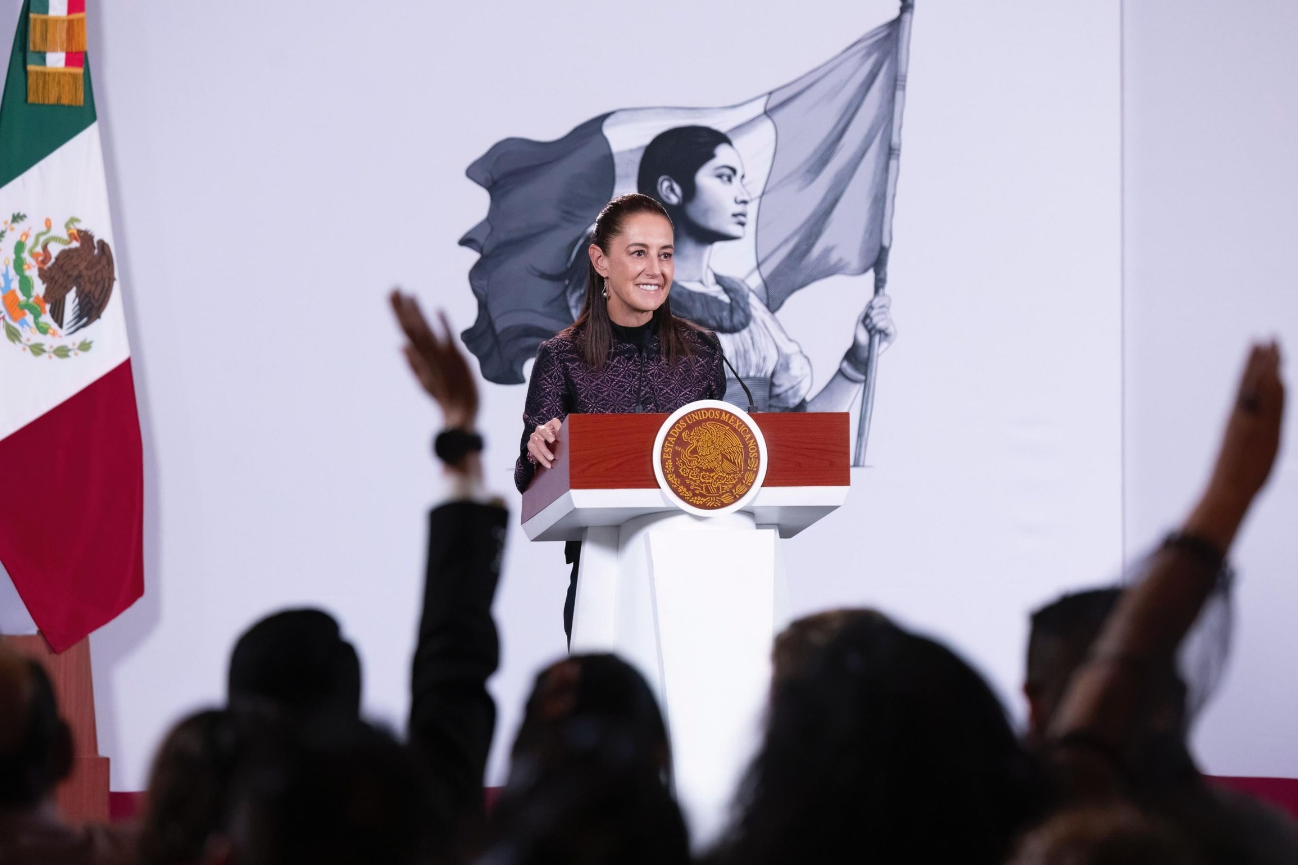 Ante los resultados parciales de la elección en Brasil que pone ligeramente encima al ultraderechista Flavio Bolsonaro sobre el actual presidente Luiz Inácio Lula da Silva, la presidenta Claudia Sheinbaum Pardo señaló que la derecha es un movimiento político que está contra el pueblo y que defiende la supremacía de unos sobre otros.